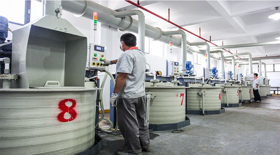 When choosing an alkaline galvanizing brightener, you should look for a manufacturer of alkaline galvanizing brighteners with production capacity