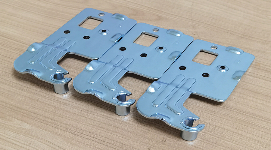  What should be done if the coating in the low area of the workpiece turns black during the production process using alkaline cyanide free zinc plating brightener?