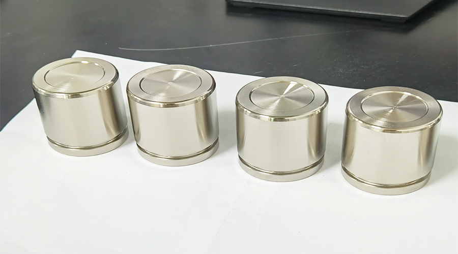 Four factors affecting the hardness of the coating during the production of electroless nickel plating solution