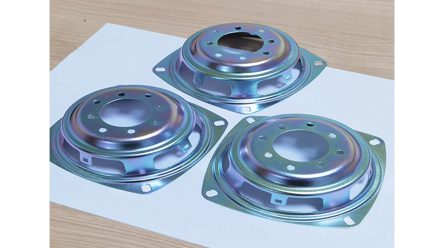 What causes stripes on the workpiece coating during the production process using acidic zinc plating brightener?