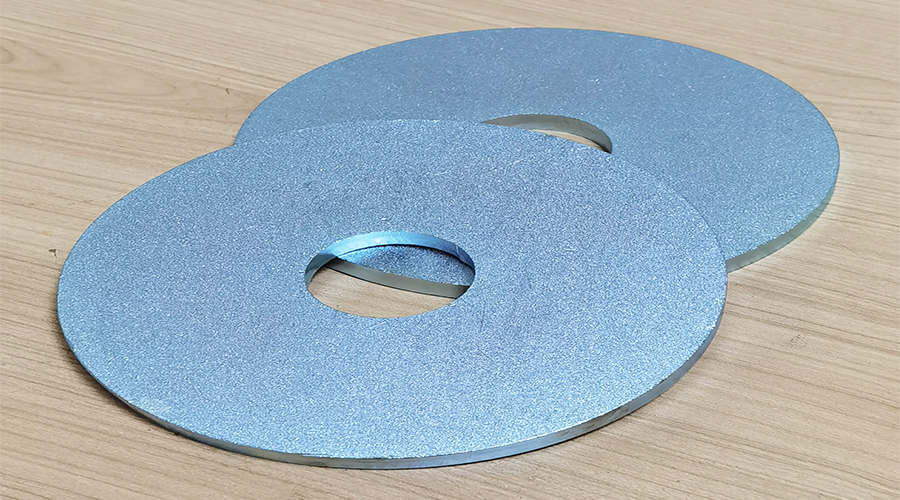 The influence of lead ions on the plating solution during the production process using alkaline zinc plating additives